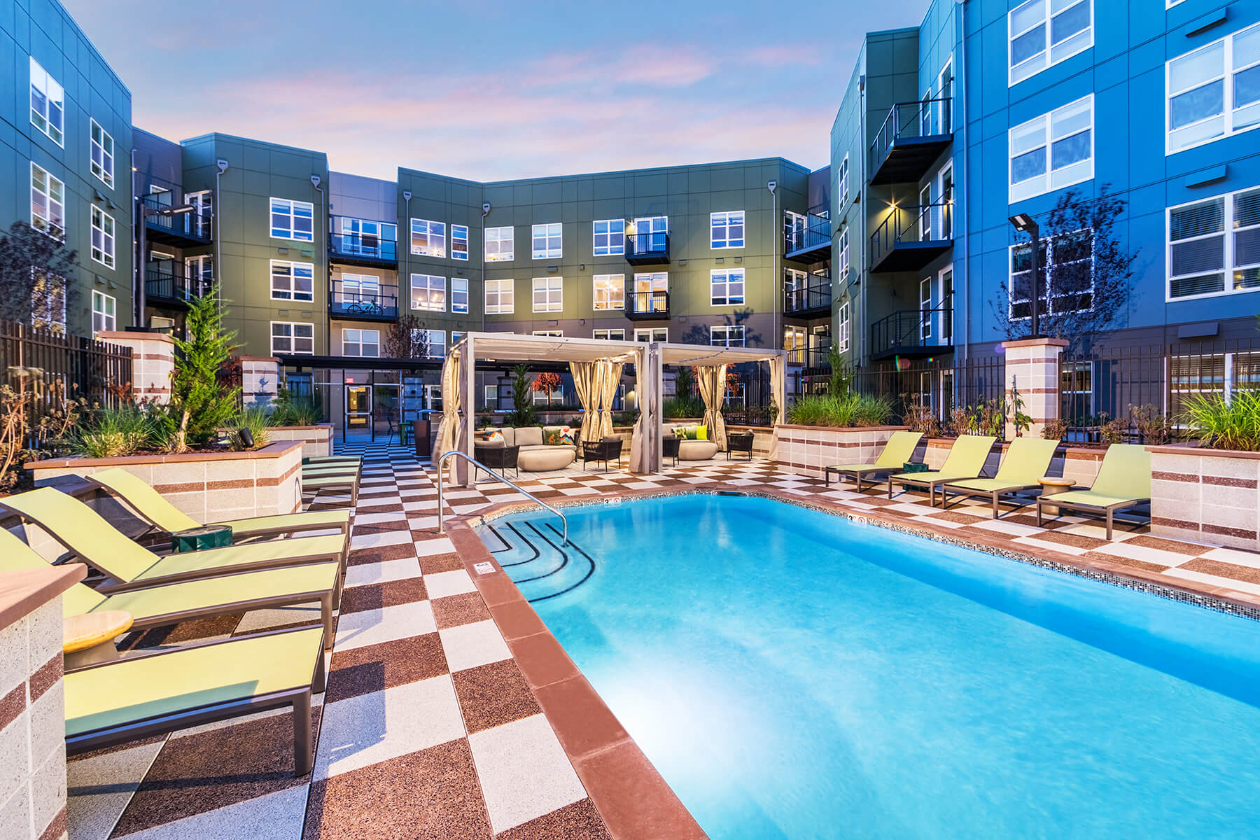 A luxury pool in the courtyard of the Aspect at Totem Lake Apartments in Kirkland, Washington.